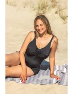 Plaisir Solid Color Badpak + Beugel Grote Maten 54/56 Cup C/D - Zwart - T008 11 Plaisir Solid Color Badpak + Beugel Grote Maten 54/56 Cup C/D - Zwart - T008 -ondergoed winkel plaisir solid color badpak beugel grote maten 5456 cup cd zwart t008 3